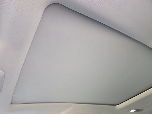 Used 2022 Subaru Ascent Limited w/ Technology Package image 26