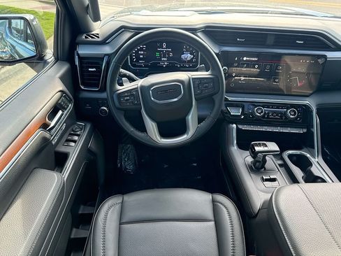 Used 2025 GMC Sierra 1500 Denali w/ Denali Reserve Package AWD/4WD image 11