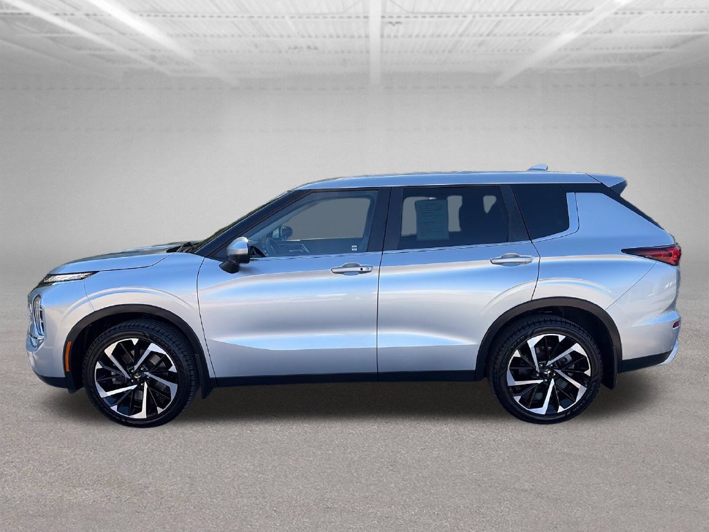 Used 2022 Mitsubishi Outlander SE AWD/4WD image 2