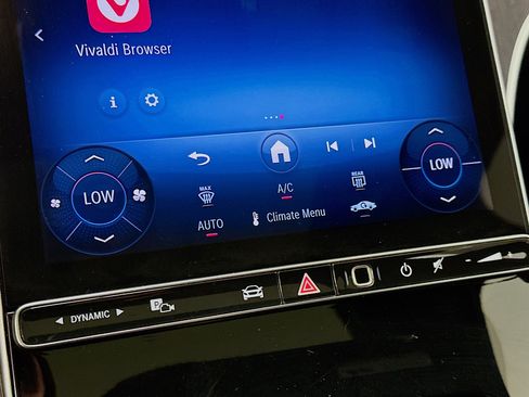 Used 2025 Mercedes-Benz C 300 4MATIC Sedan image 23