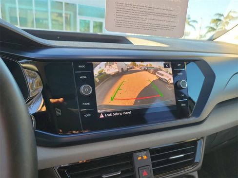 Certified 2022 Volkswagen Taos SE image 23