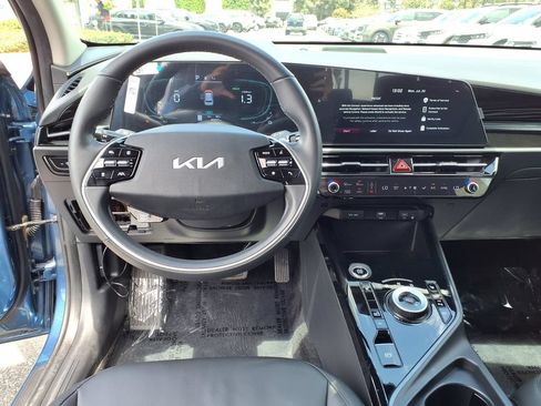 Certified 2023 Kia Niro EX FWD image 9