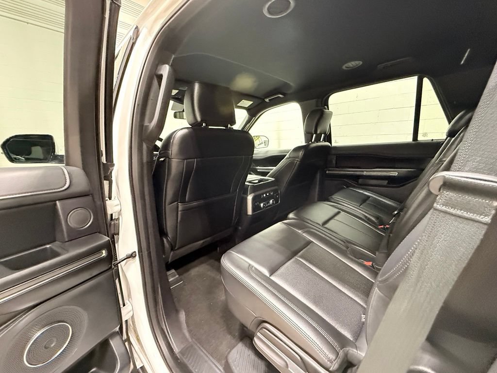 Used 2019 Ford Expedition XLT w/ Equipment Group 202A AWD/4WD image 36