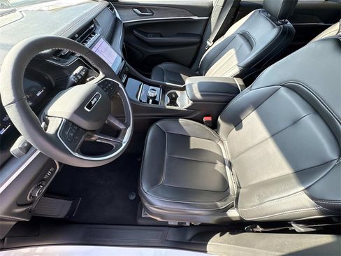 New 2025 Jeep Grand Cherokee L Limited w/ Black Appearance Package image 22