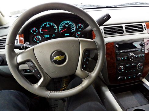 Used 2012 Chevrolet Avalanche LT image 17