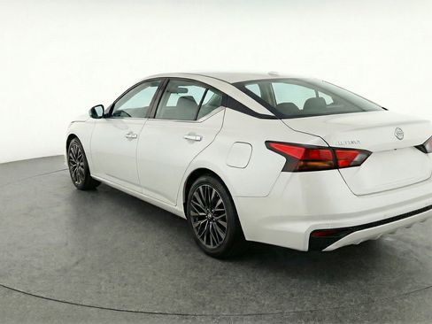 Used 2025 Nissan Altima 2.5 SV FWD image 6