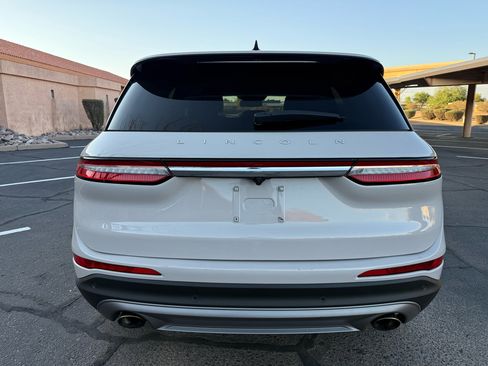 Used 2022 Lincoln Corsair FWD w/ Rear Removable Package Tray image 4