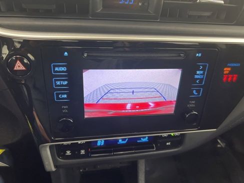 Used 2018 Toyota Corolla LE image 18