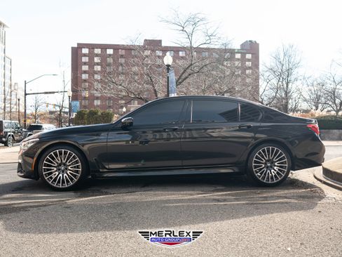 Used 2018 BMW 750i M SPORT LINE image 4
