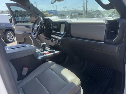 Used 2022 GMC Sierra 1500 SLT w/ SLT Convenience Package AWD/4WD image 16