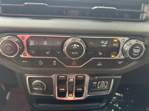 New 2025 Jeep Gladiator Sport image 25