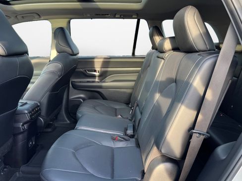 Used 2024 Toyota Grand Highlander Limited FWD image 13