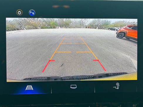 Used 2023 Chevrolet Colorado Z71 w/ Z71 Convenience Package 2 image 9