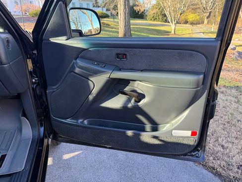 Used 2002 Chevrolet Silverado 1500 LS w/ Ride Control Suspension Pkg image 24