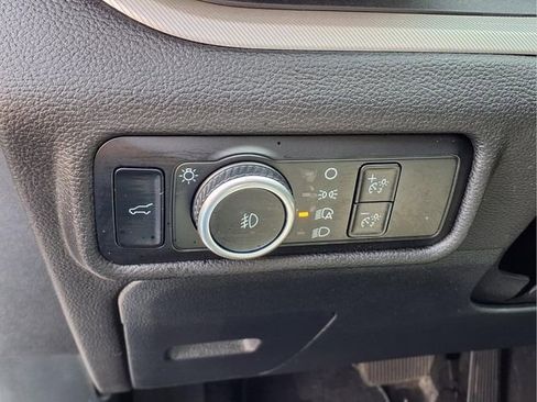 Used 2024 Ford Explorer XLT w/ Equipment Group 202A AWD/4WD image 21