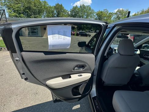 Used 2021 Honda HR-V EX image 25