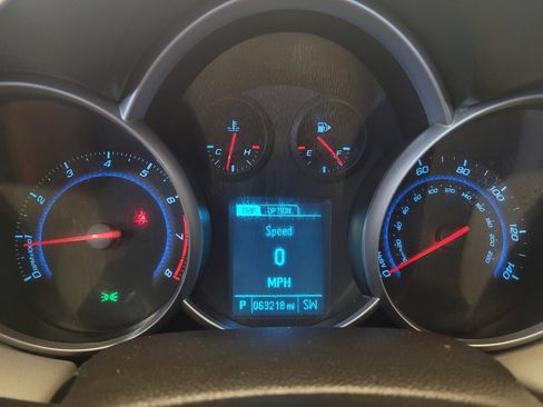 Used 2014 Chevrolet Cruze LS FWD image 23