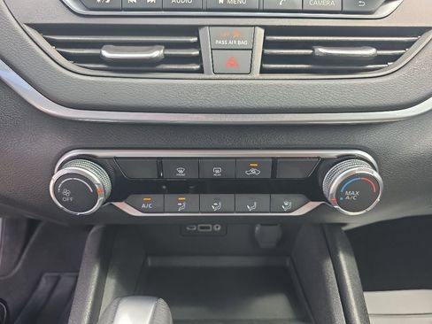 Used 2025 Nissan Altima 2.5 S FWD image 17
