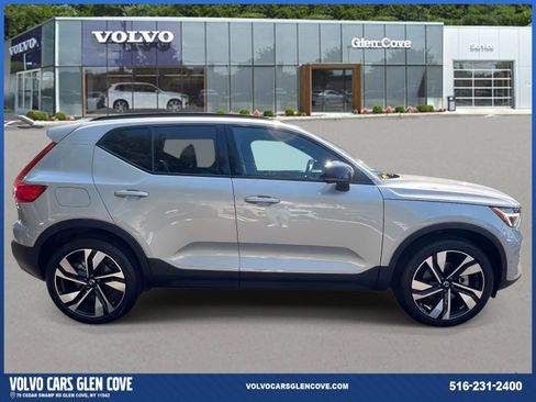 Used 2025 Volvo XC40 B5 Ultra w/ Climate Package image 3