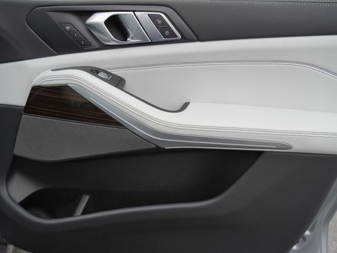 Certified 2025 BMW X7 xDrive40i AWD/4WD image 28