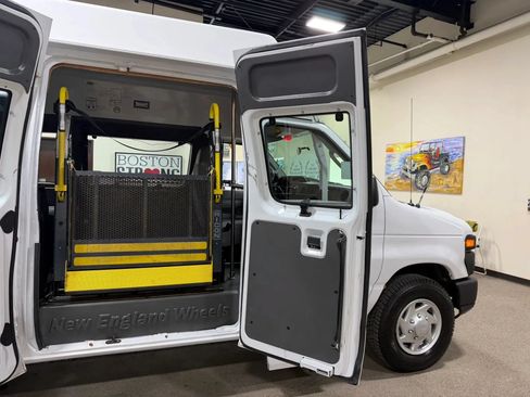 Used 2014 Ford E-250 and Econoline 250 Extended w/ Power Group RWD image 45