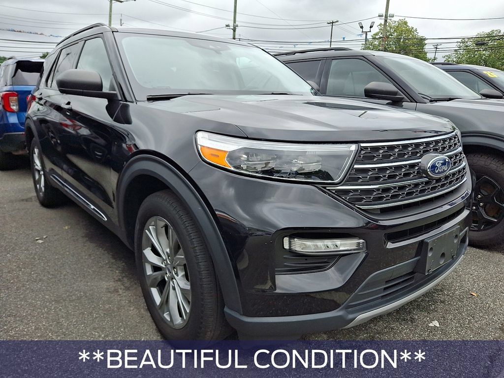 Used 2023 Ford Explorer XLT w/ Equipment Group 202A AWD/4WD image 3