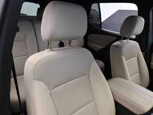 Used 2023 Chevrolet Traverse LS FWD image 39