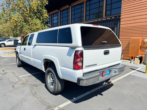 Used 2006 Chevrolet Silverado 2500 LT w/ Heavy-Duty Power Package AWD/4WD image 2