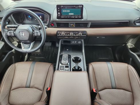 Used 2025 Honda Pilot Elite image 24