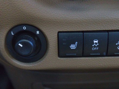 Used 2014 Jeep Wrangler Unlimited Sahara w/ Connectivity Group AWD/4WD image 23