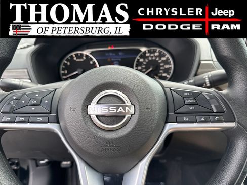Used 2025 Nissan Altima 2.5 SV FWD image 12