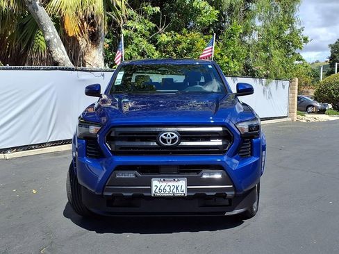 Certified 2025 Toyota Tacoma SR5 AWD/4WD image 2