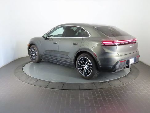Certified 2025 Porsche Macan 4S Electric AWD/4WD image 3