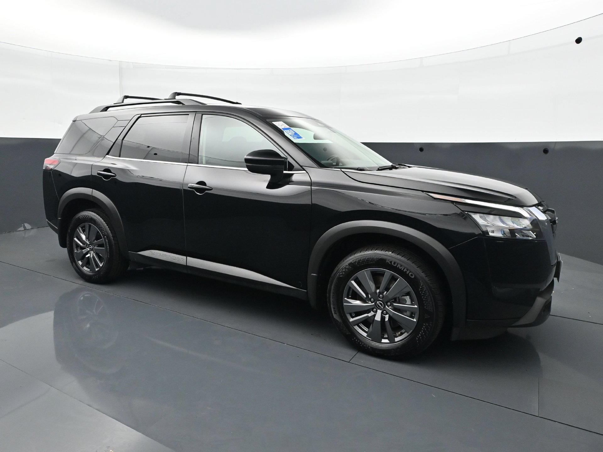 Used 2025 Nissan Pathfinder SV w/ SV Premium Package AWD/4WD image 9