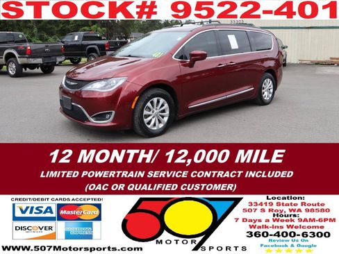 Used 2017 Chrysler Pacifica Touring-L FWD image 2