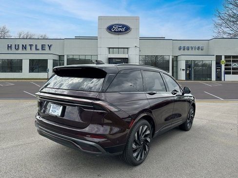 Used 2024 Lincoln Nautilus Reserve w/ Equipment Group 202A image 5