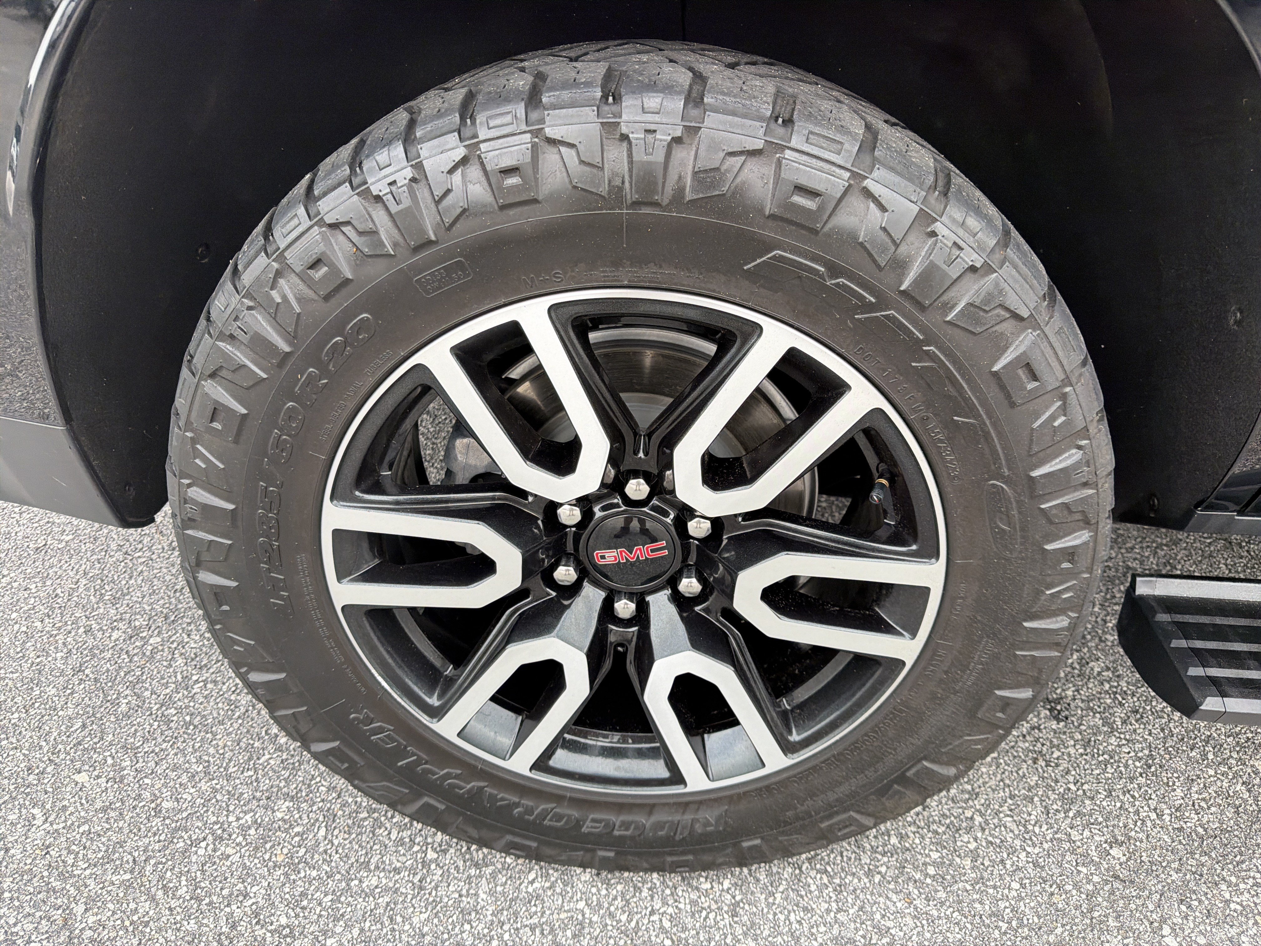 Certified 2023 GMC Yukon AT4 w/ AT4 Premium Plus Package AWD/4WD image 18