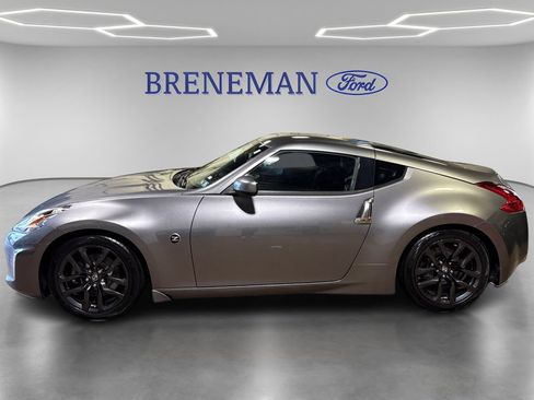 Used 2020 Nissan 370Z Coupe RWD image 9