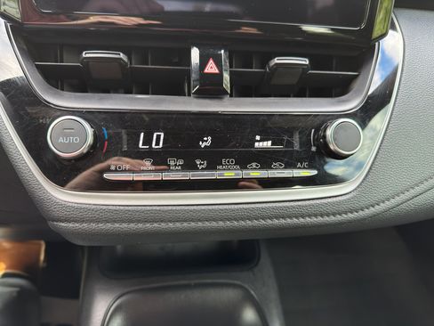 Used 2025 Toyota Corolla SE image 16