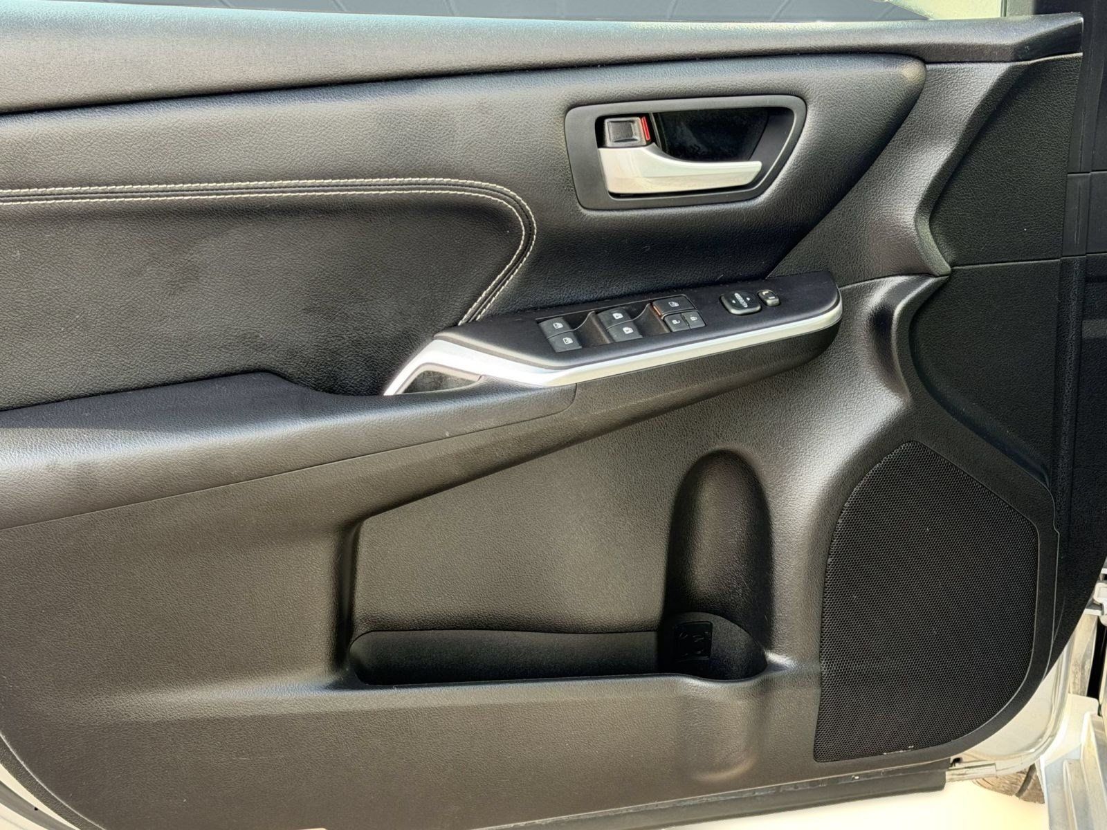 Used 2017 Toyota Camry XLE w/ Moonroof Package FWD image 14