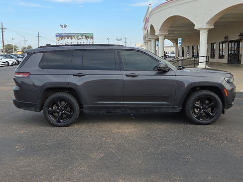 Used 2023 Jeep Grand Cherokee L Laredo image 5