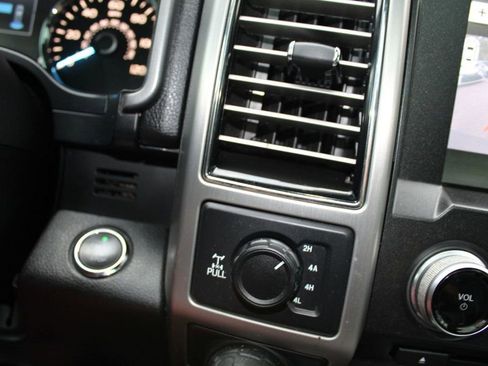 Used 2018 Ford F150 Platinum w/ Equipment Group 701A Luxury image 17