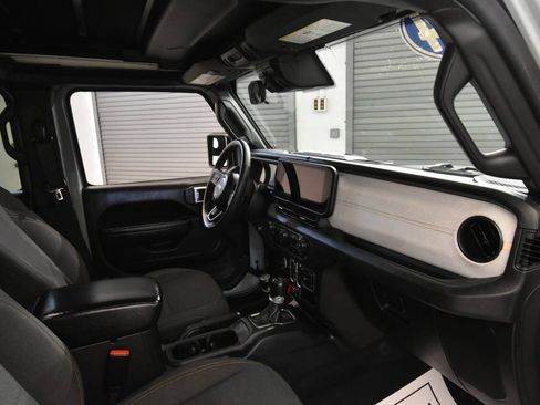 Used 2024 Jeep Wrangler Unlimited AWD/4WD image 22