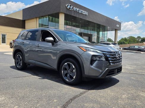 Used 2025 Nissan Rogue SV FWD image 1