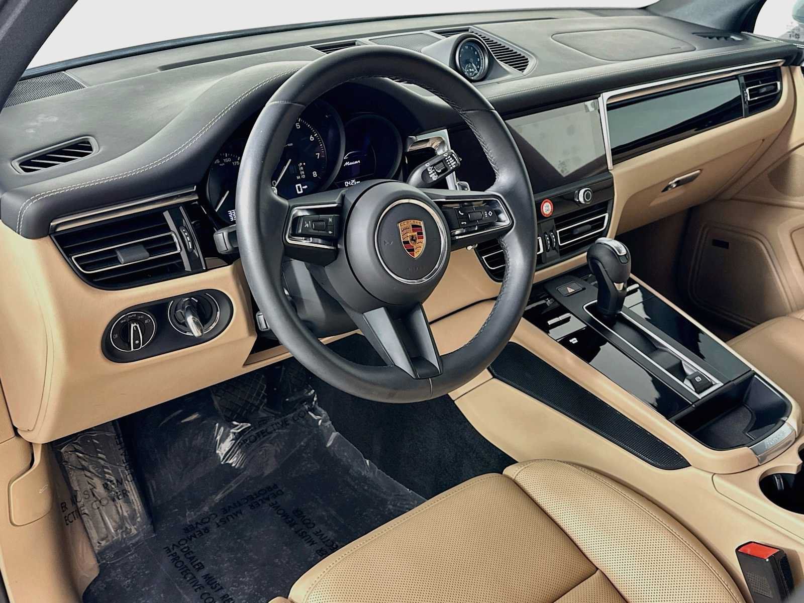 Certified 2026 Porsche Macan AWD/4WD image 4