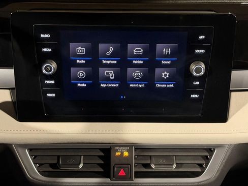 Used 2025 Volkswagen Taos SE image 27