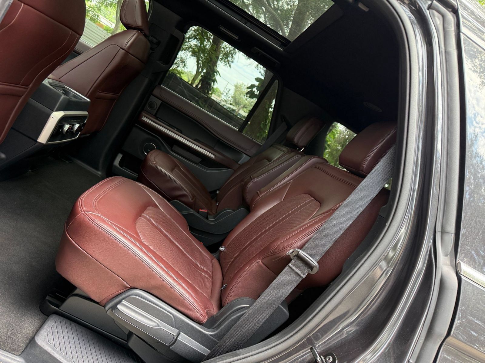 Used 2024 Ford Expedition Limited RWD image 38