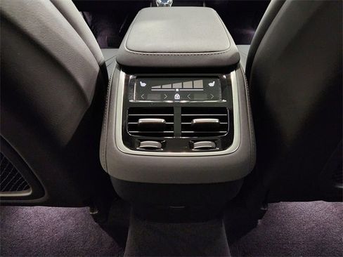 Used 2025 Volvo XC90 B5 Plus image 31