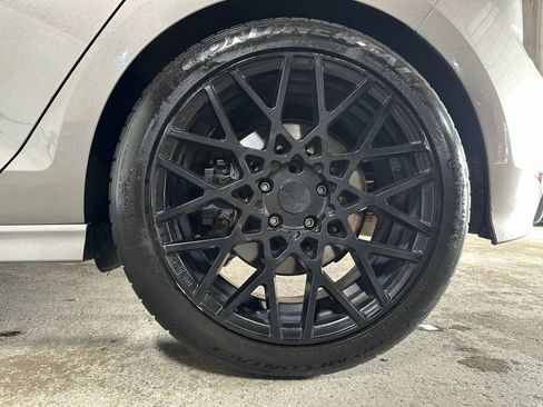 Used 2016 Volkswagen Golf R 4-Door image 16