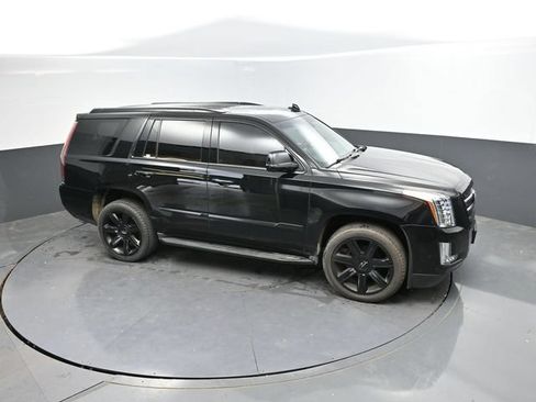 Used 2017 Cadillac Escalade Luxury AWD/4WD image 39